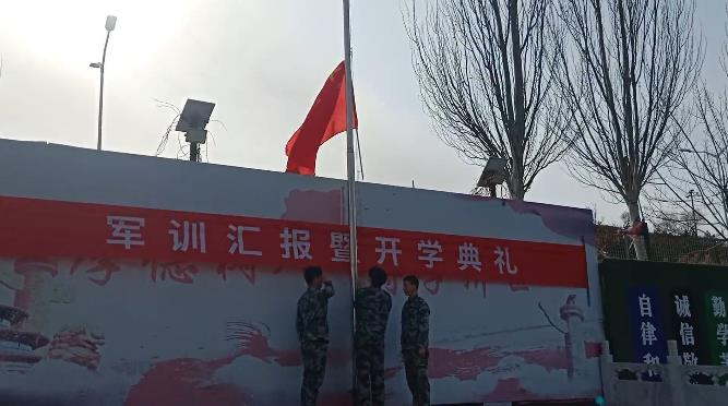 張家口市新世紀(jì)職業(yè)學(xué)校成功舉辦2024年度春季軍訓(xùn)成果匯報表演暨開學(xué)典禮